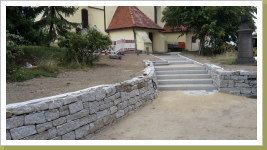 die ersten Granitwände stehen bereits die ersten Granitwände stehen bereits
