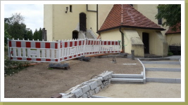 die Treppenstufen zum Eingang der Kirche sind auch bereits fertig die Treppenstufen zum Eingang der Kirche sind auch bereits fertig